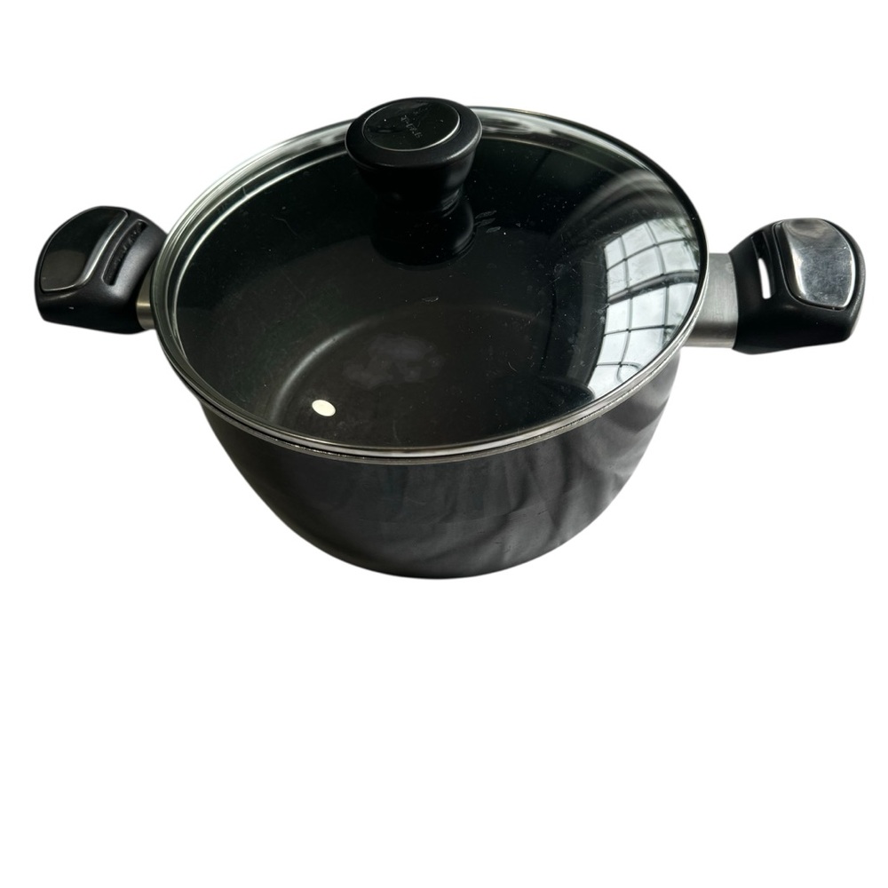 T-Fal pot with lid cookware 6QT